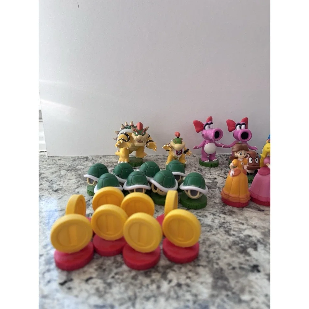 2009‎ SUPER MARIO CHESS COLLECTOR'S EDITION game pieces 32 Pieces
